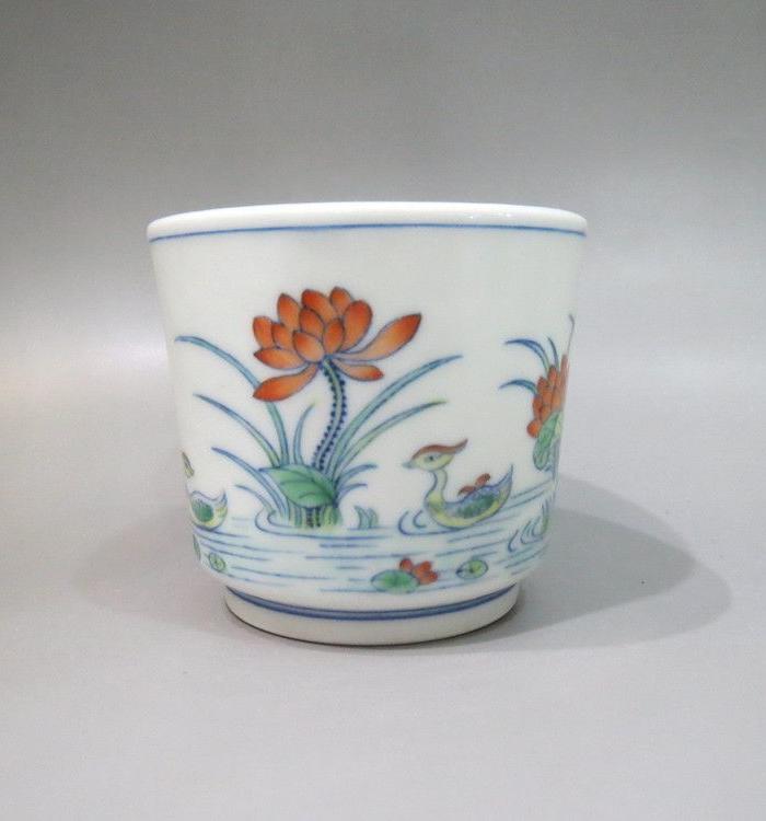 乾隆斗彩鸳鸯荷花茶杯 高6厘米径7.5厘米