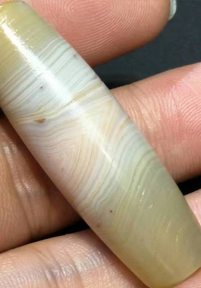 清代白缠丝玛瑙