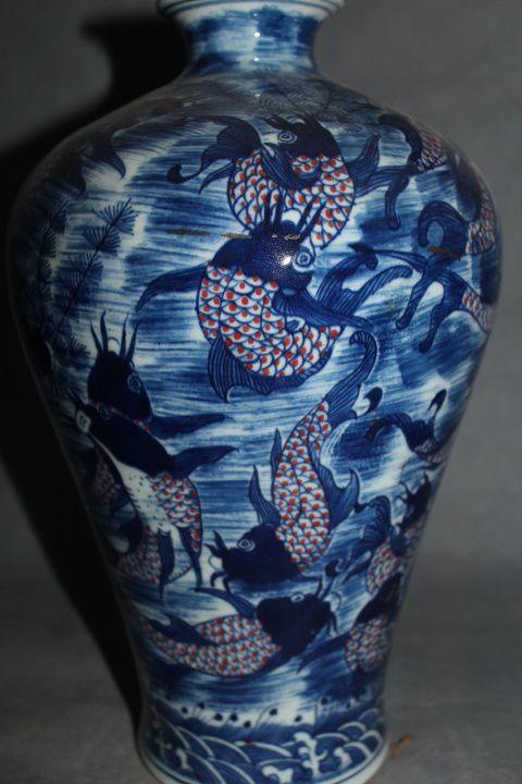 乾隆青花加紫鱼纹梅瓶 高33厘米径18厘米