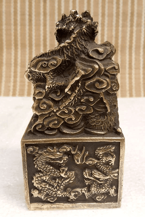 铜制精美的九龙金玺皇帝章;高11.5厘米.宽;6厘米