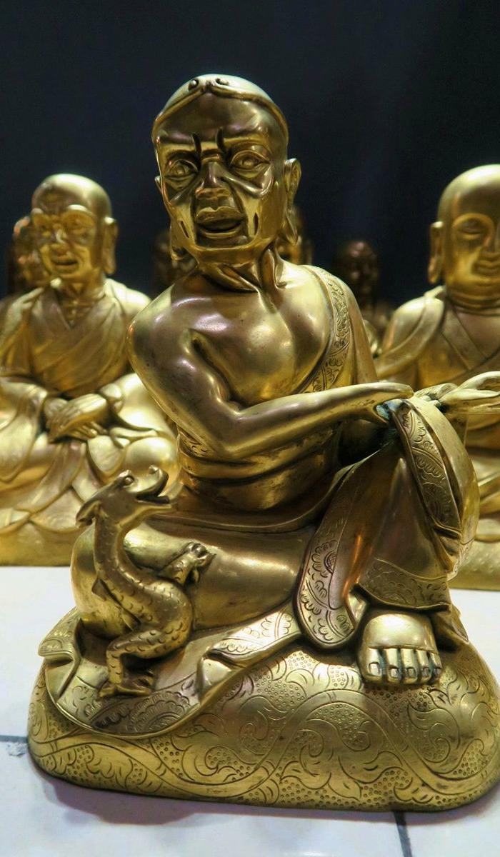 铜鎏金十八罗汉坐像