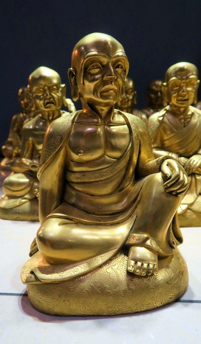 铜鎏金十八罗汉坐像