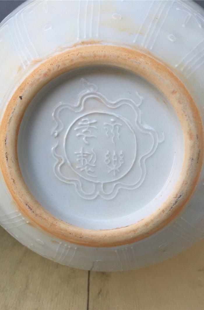 白瓷填白龙凤纹葫芦瓶一对