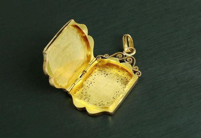 法国古董18k金相片盒吊坠 精致复古的雕花纹饰