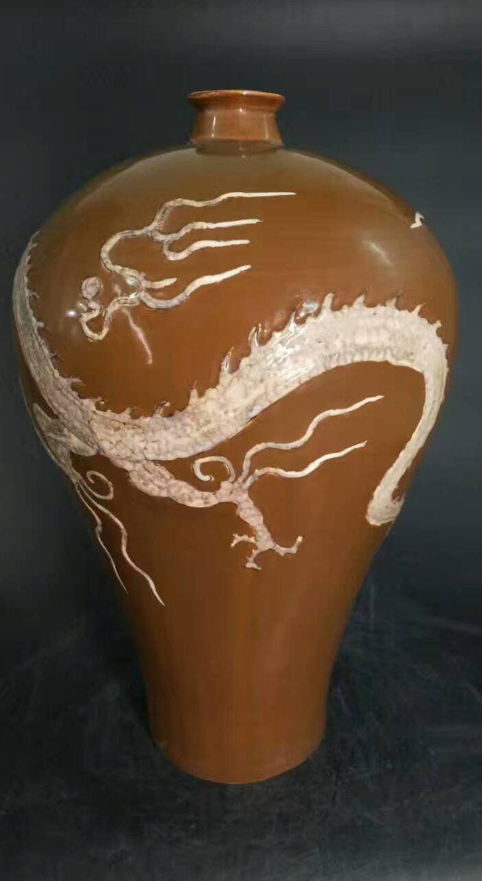 元紫金釉龙纹梅瓶