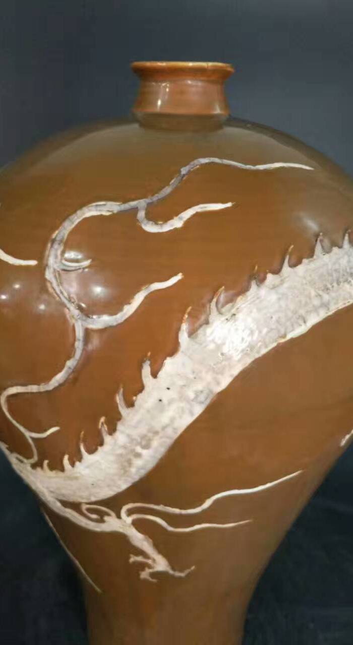 元紫金釉龙纹梅瓶