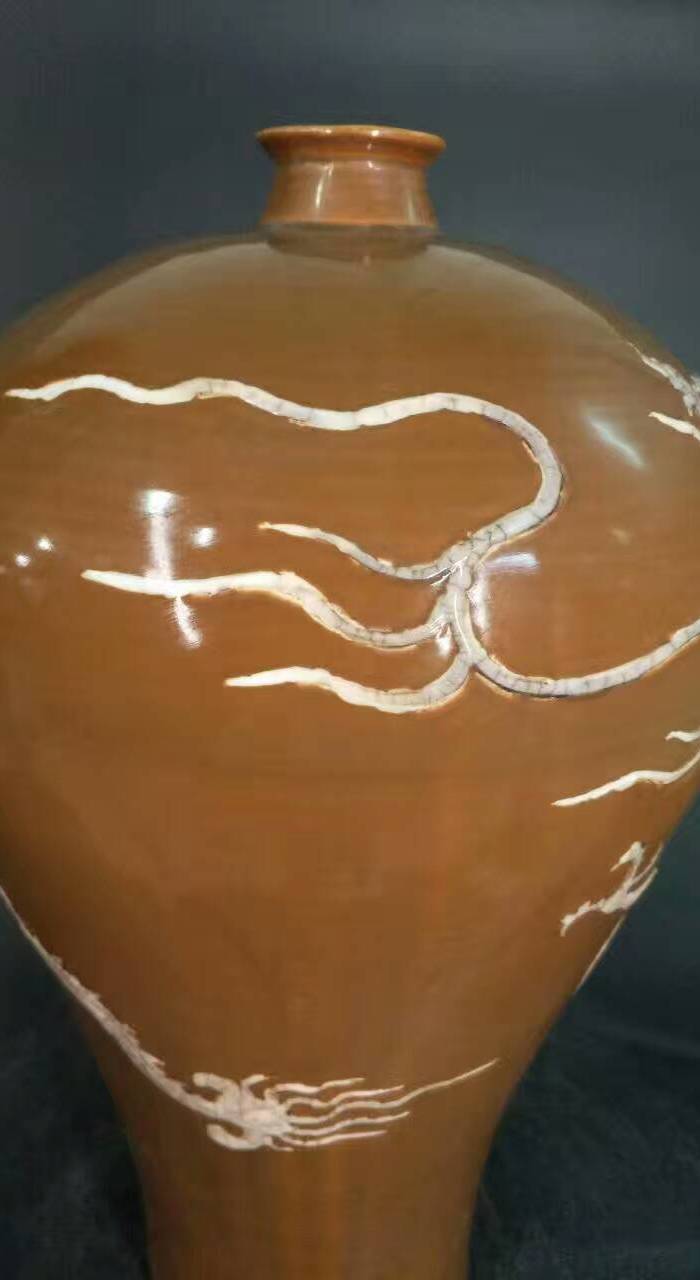 元紫金釉龙纹梅瓶