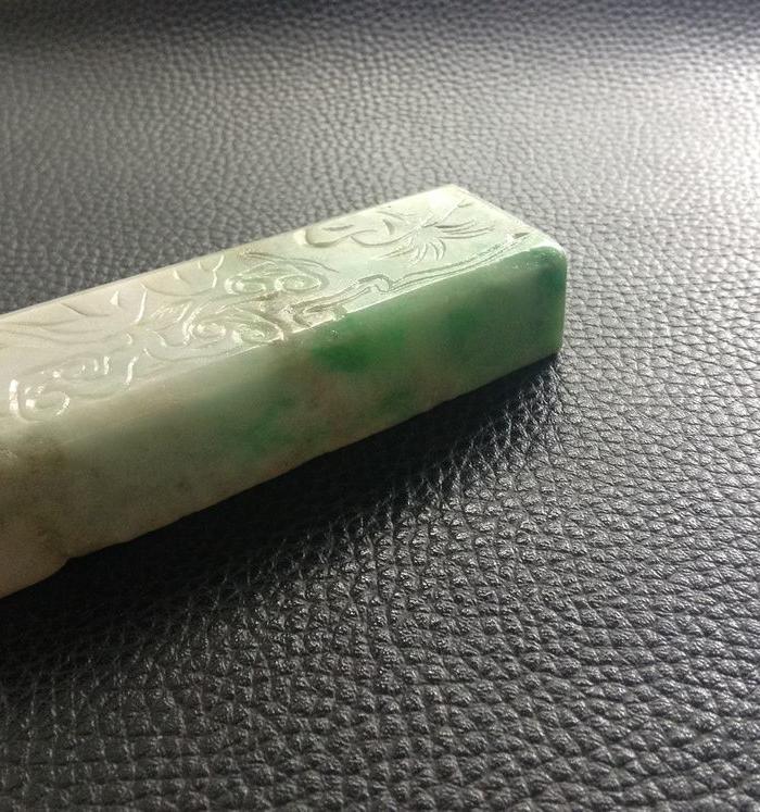 【玉翠翠】清代阳绿翡翠老镇纸