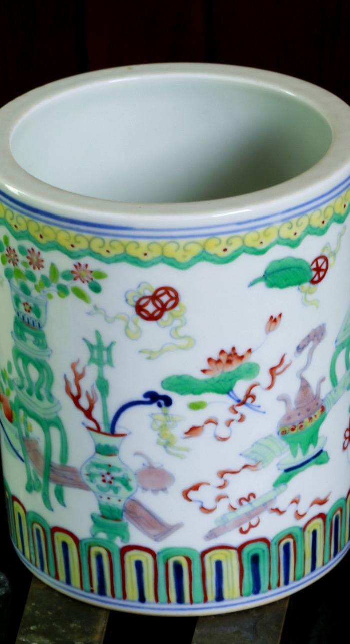 清乾隆官窑斗彩笔筒,精品