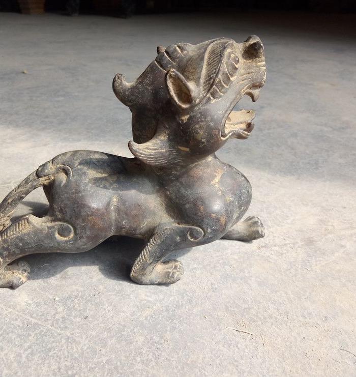老铜貔貅一件