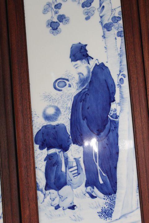 王步青花人物瓷板 高60厘米宽19厘米