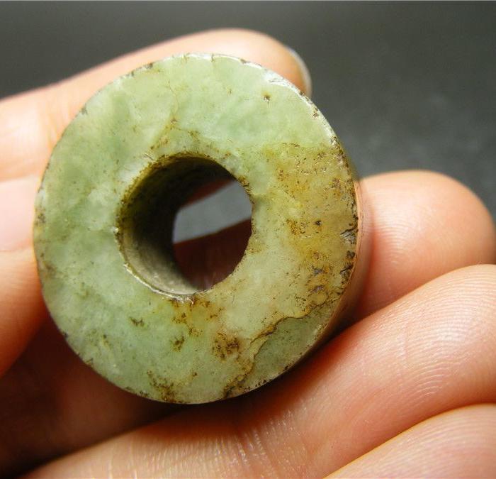 特别厚实 清代老坑淡色带沁翡翠厚实宽边大圈圈