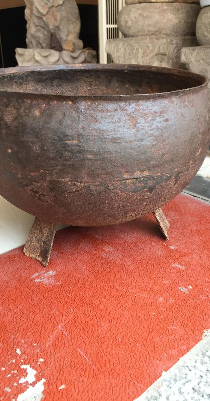 清代三足大铁炉