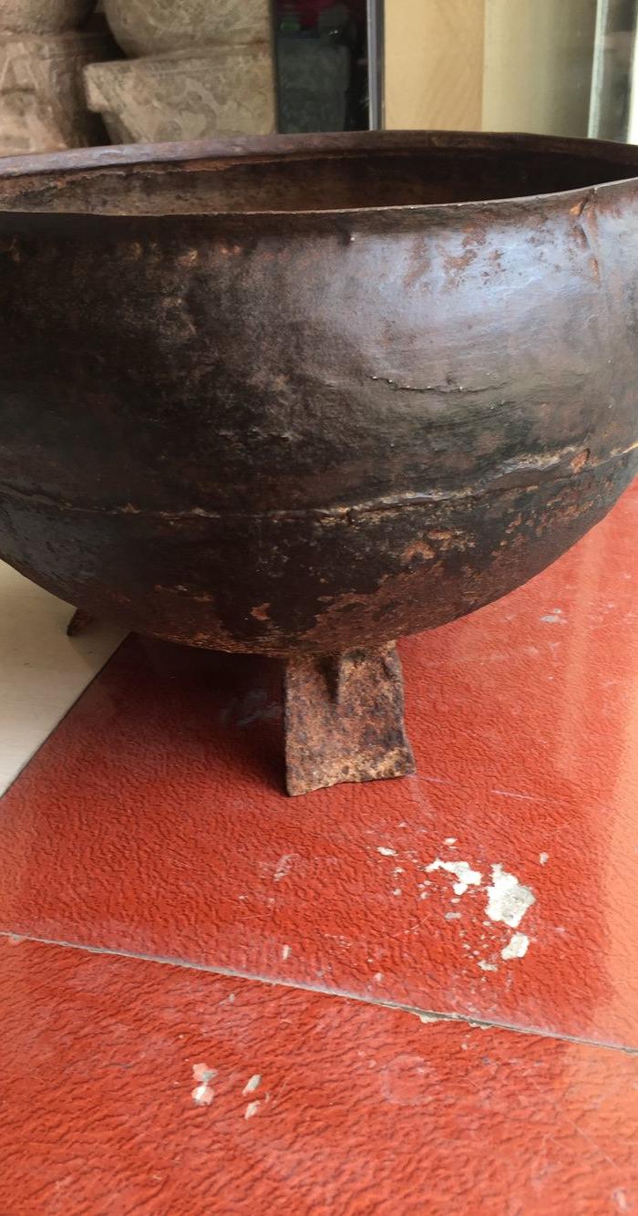 清代三足大铁炉