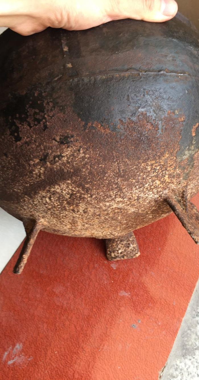 清代三足大铁炉