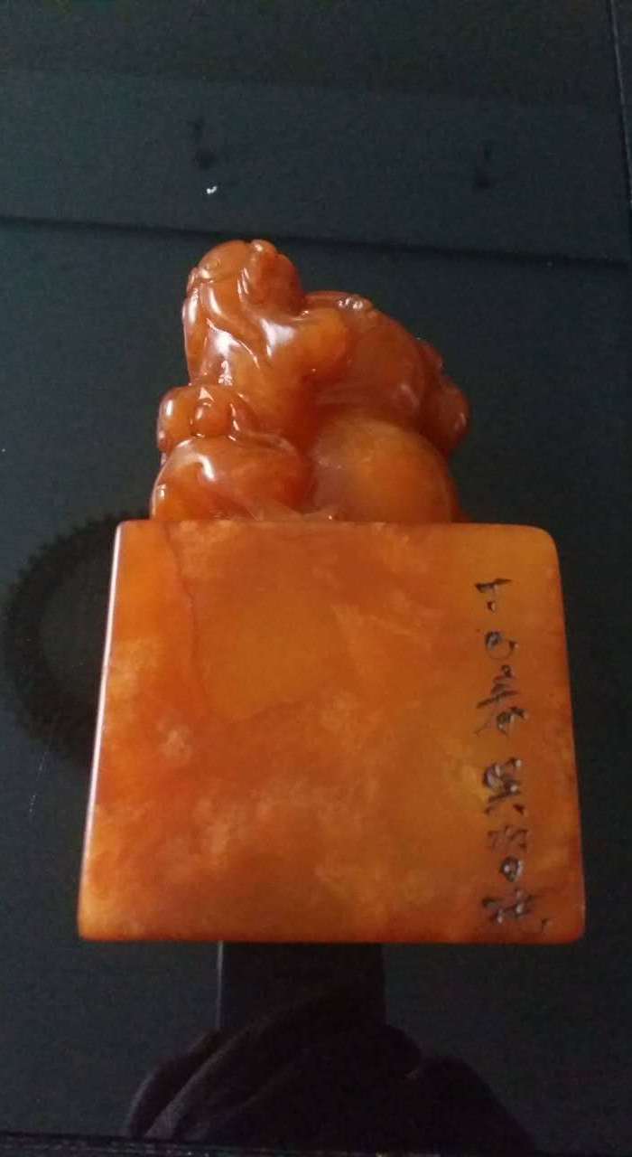 清代吴咨田黄雕件