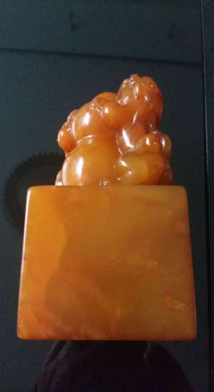 清代吴咨田黄雕件