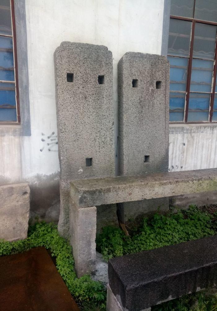 江啸堂 藏品 古玩 明清老旗杆石1对大石板老石雕 三品官