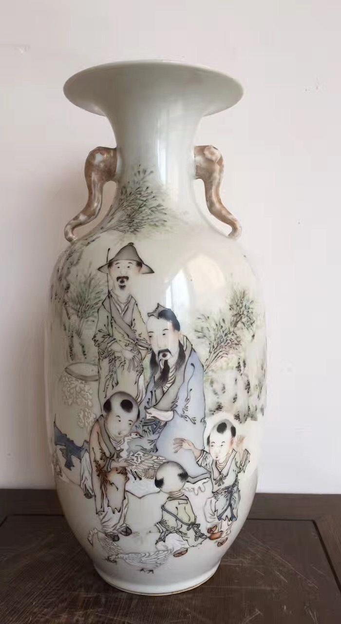 马庆云浅绛彩人物瓶