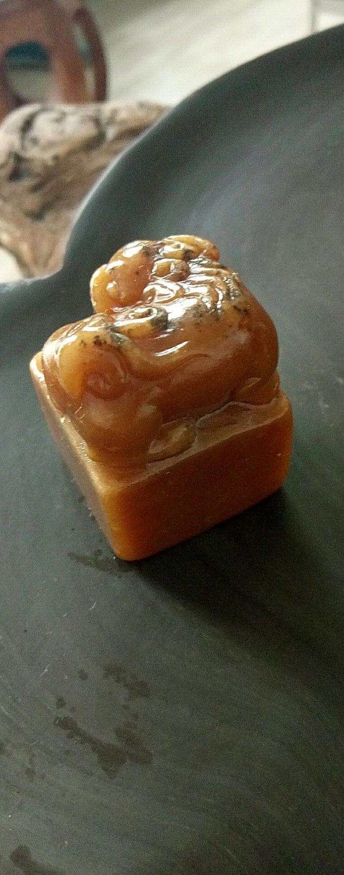 清代老田黄石印章【梅石】款尺寸8.3x3.1cm重80.3克