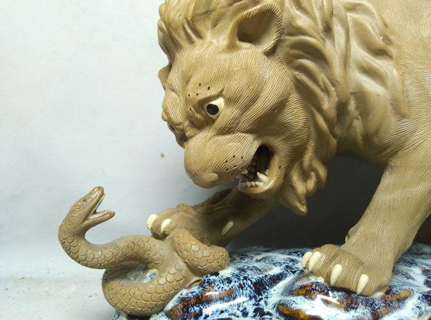 狮蛇斗*非常精美的文革石湾瓷塑像