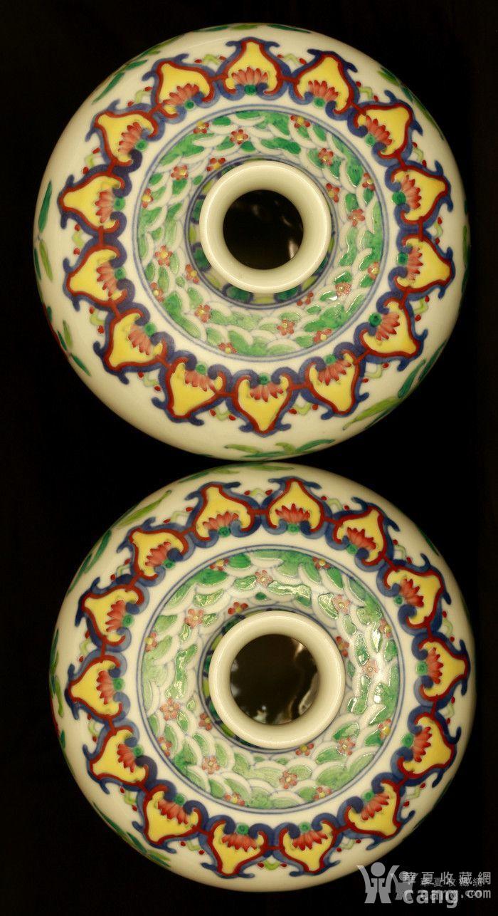 清雍正官窑斗彩八瓜果纹小梅瓶一对