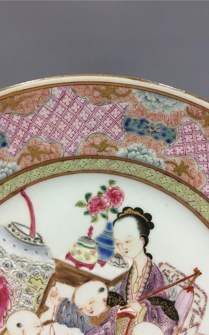 清乾隆粉彩人物大盘子