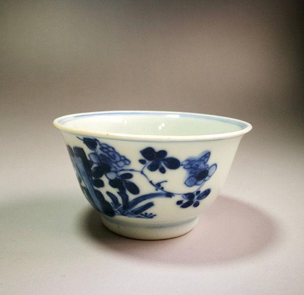 康熙青花花卉压手杯