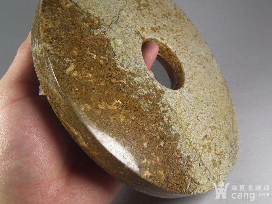 良渚文化和田青玉满石灰沁素面大圆玉璧