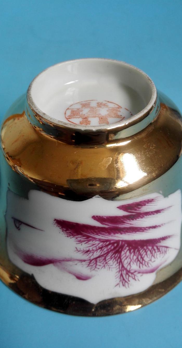 民国名家袁生盛作金彩开光珊瑚红山水纹茶盖碗1套