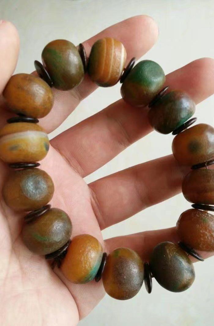 老玛瑙珠子一串