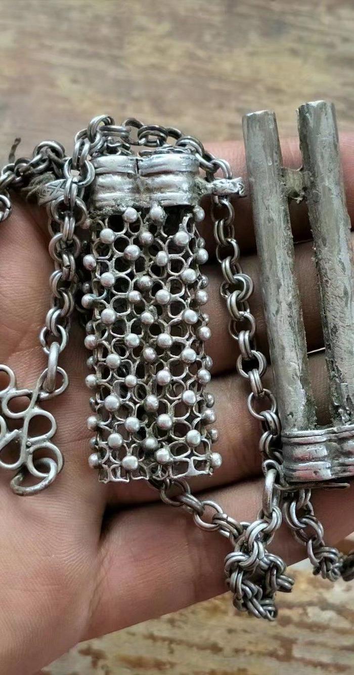 清代缕空银针筒一个 42.79克