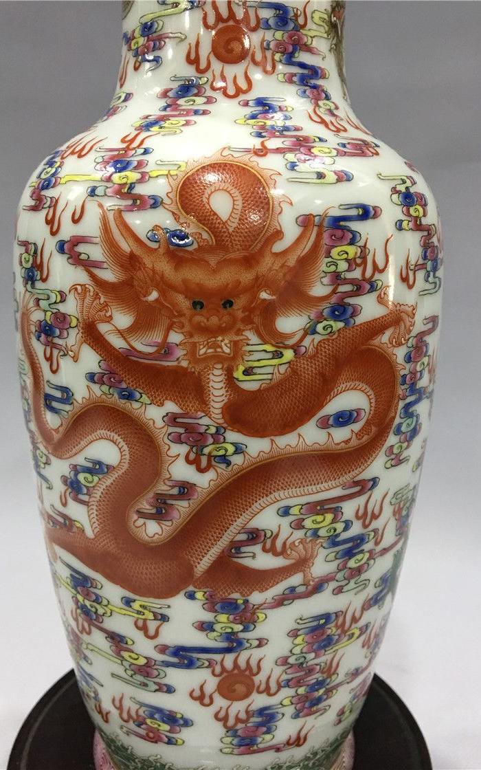 清乾隆粉彩九龙赏瓶