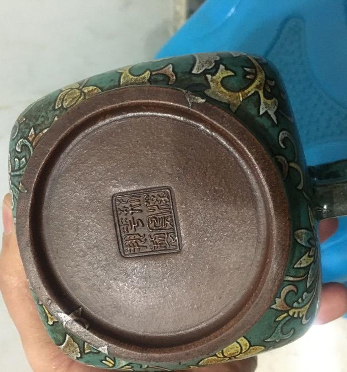 一把名家华凤翔的珐琅彩紫砂壶