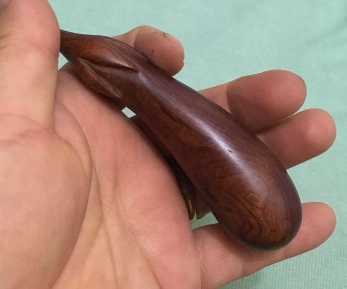 黄花梨健康茄子手把件少200元不卖