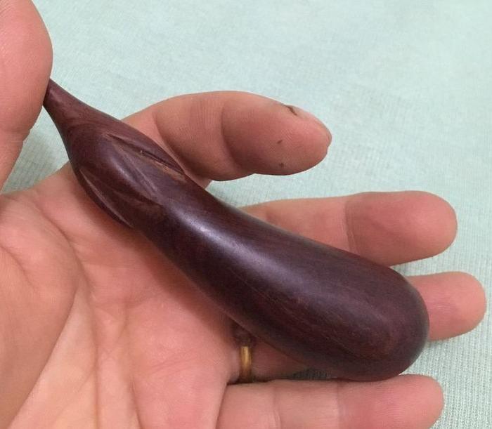 黄花梨健康茄子手把件少200元不卖