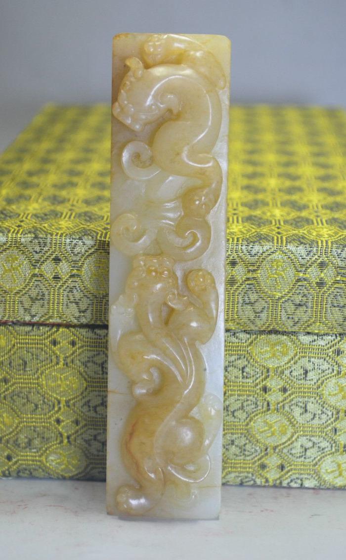 和田玉雕螭龙镇纸