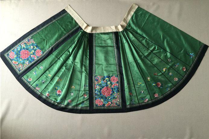 清代绿色真丝缎地八宝马面裙古董裙