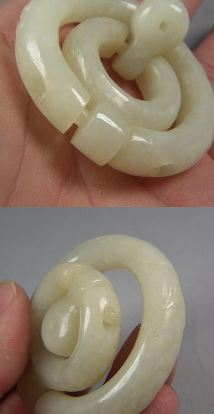 明代和田青白玉浅浮雕仙桃纹大三联提携坠