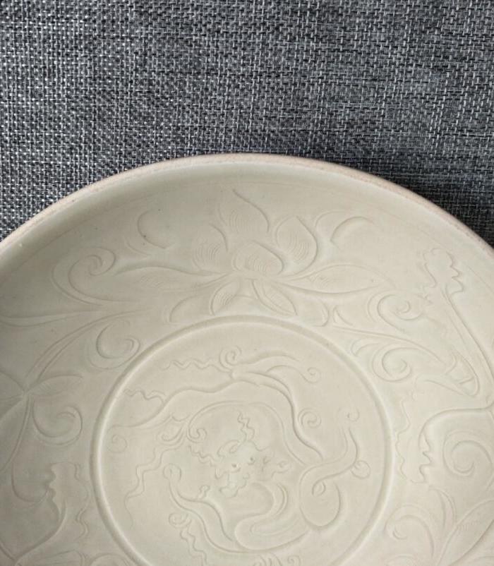 定窑刻花莲龙纹盘_地摊交易_华夏收藏网