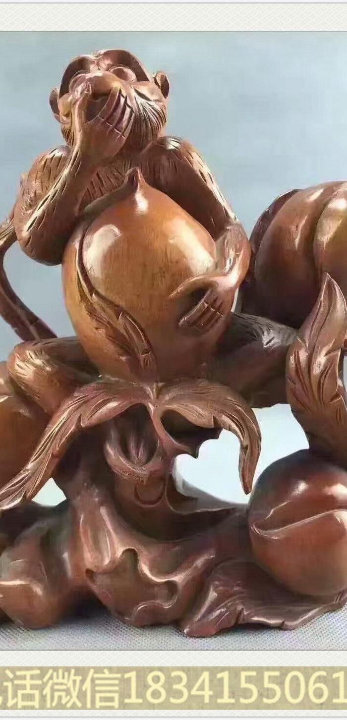 樟木猴子抱寿桃摆件 5.30