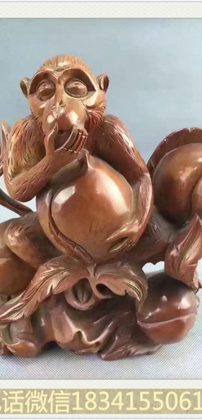 樟木猴子抱寿桃摆件 5.30