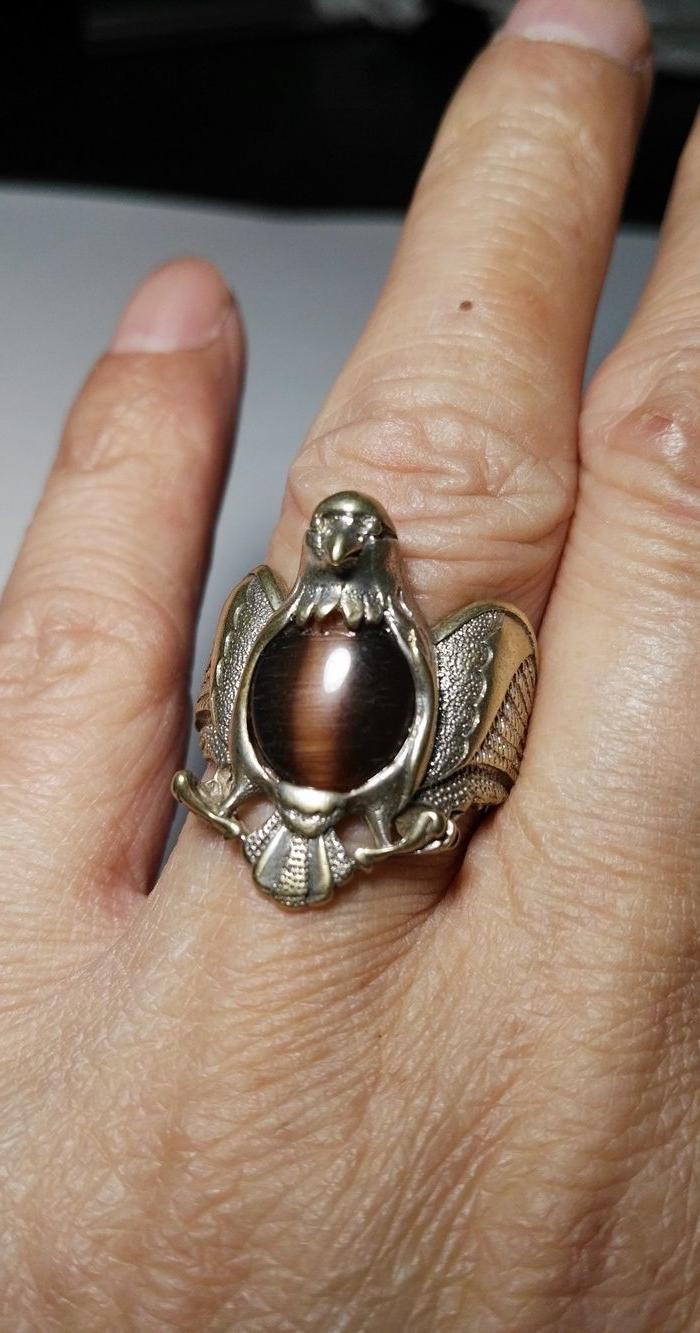 一枚民国镶嵌棕色猫眼宝石戒指