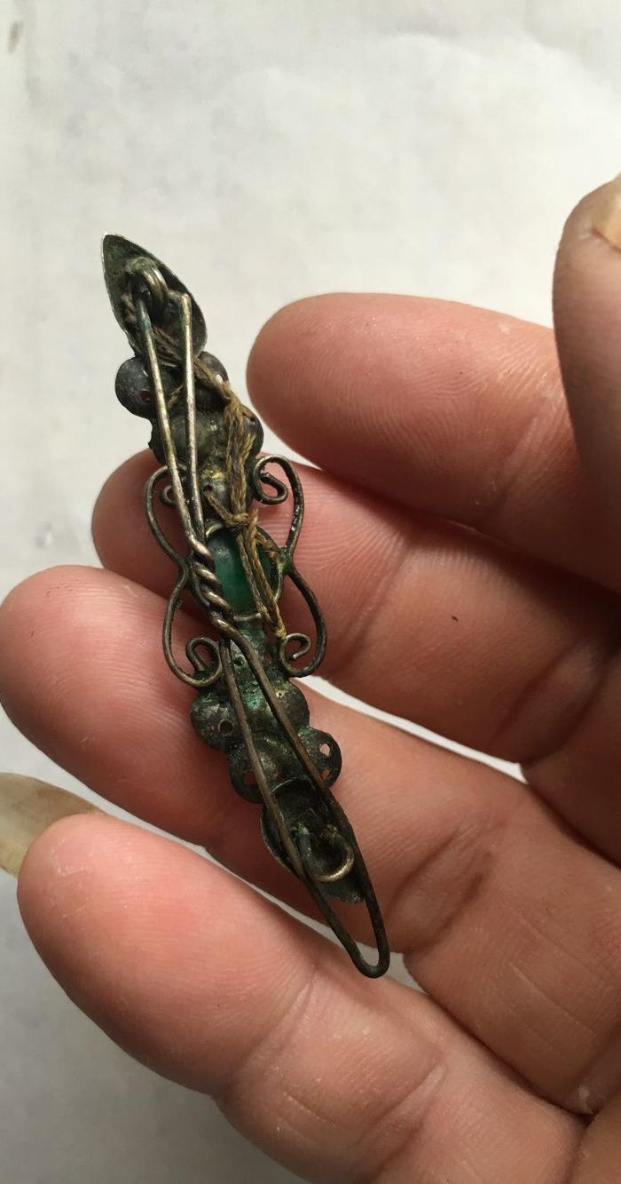 一个漂亮的古代靓女头上用的银发夹