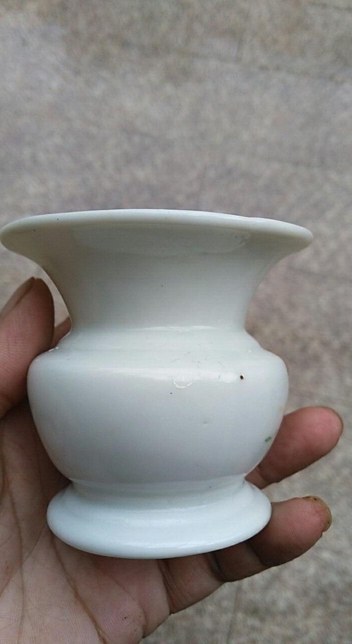 晚清白瓷渣斗一个