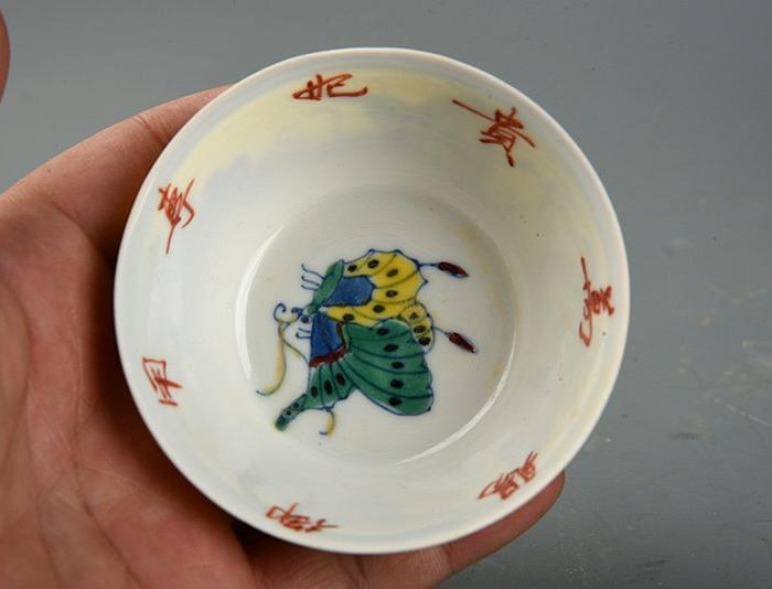 成化年制黄釉万贵妃专用款斗彩描金南瓜蝴蝶纹杯