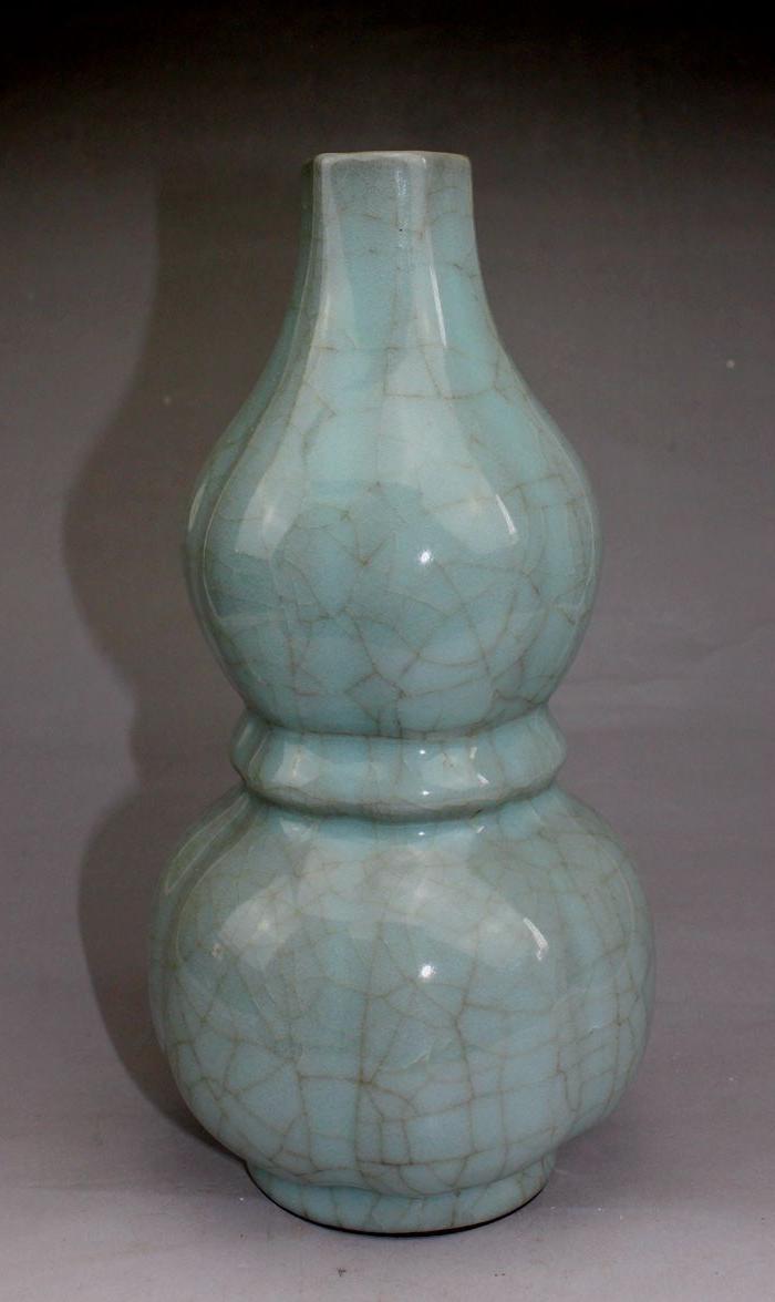 官窑开片瓜棱福禄瓶