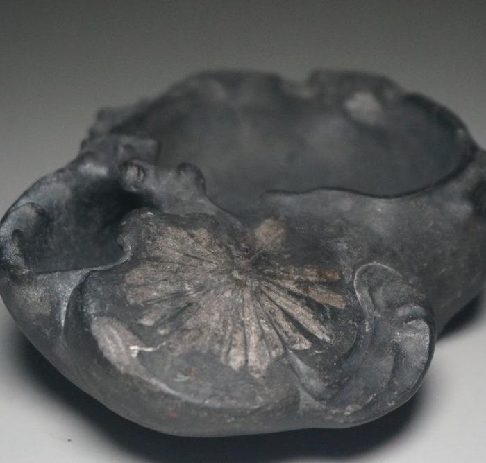 清乾隆菊花石笔洗