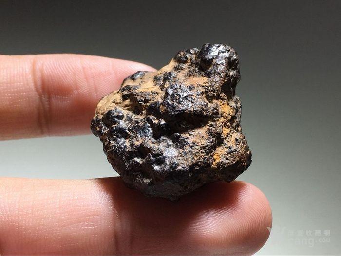 天外来客 陨石 穿越大气层时的燃烧痕迹清晰