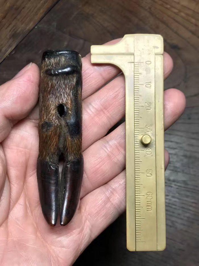 麂子腿辟邪老吊坠